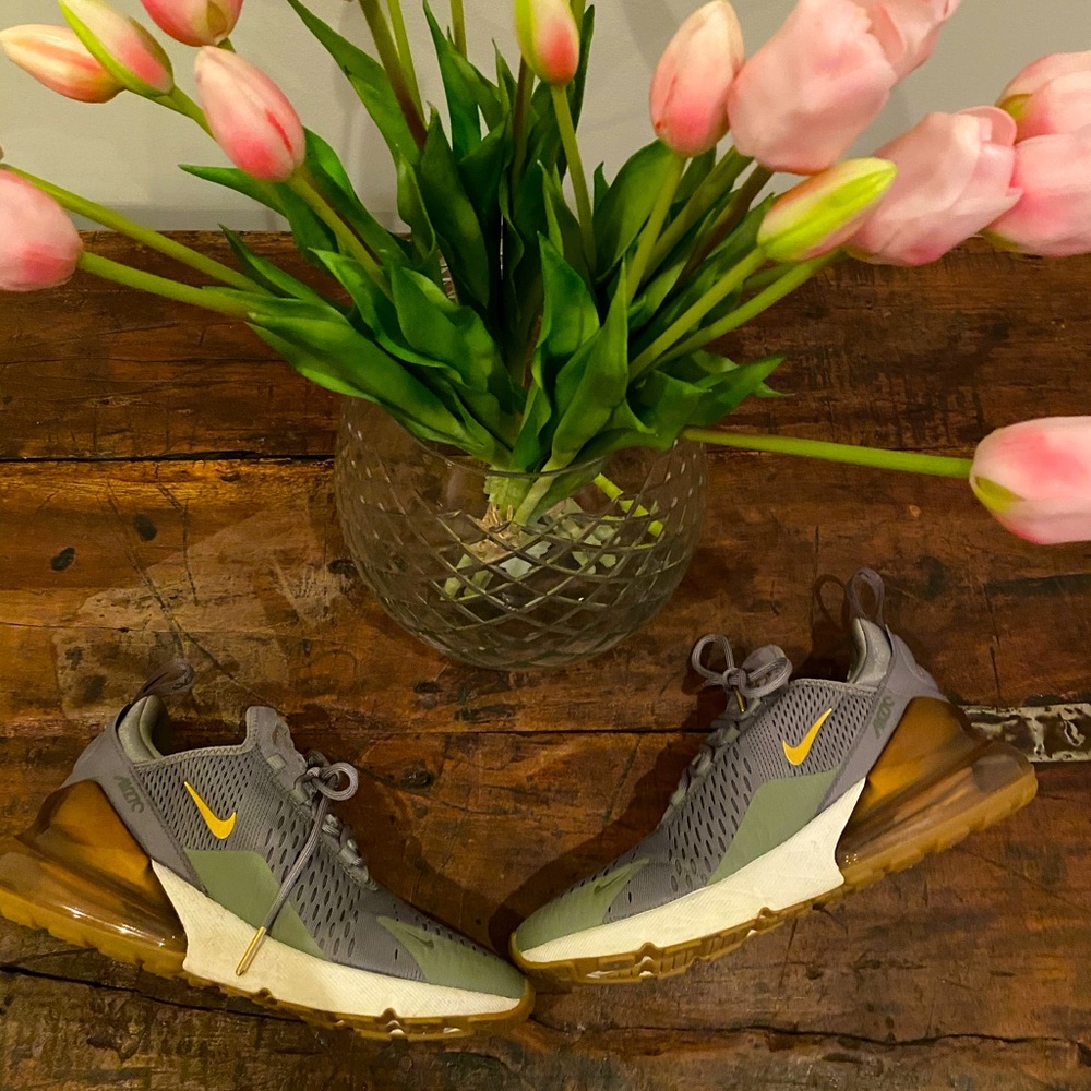 Nike shoes - size 9